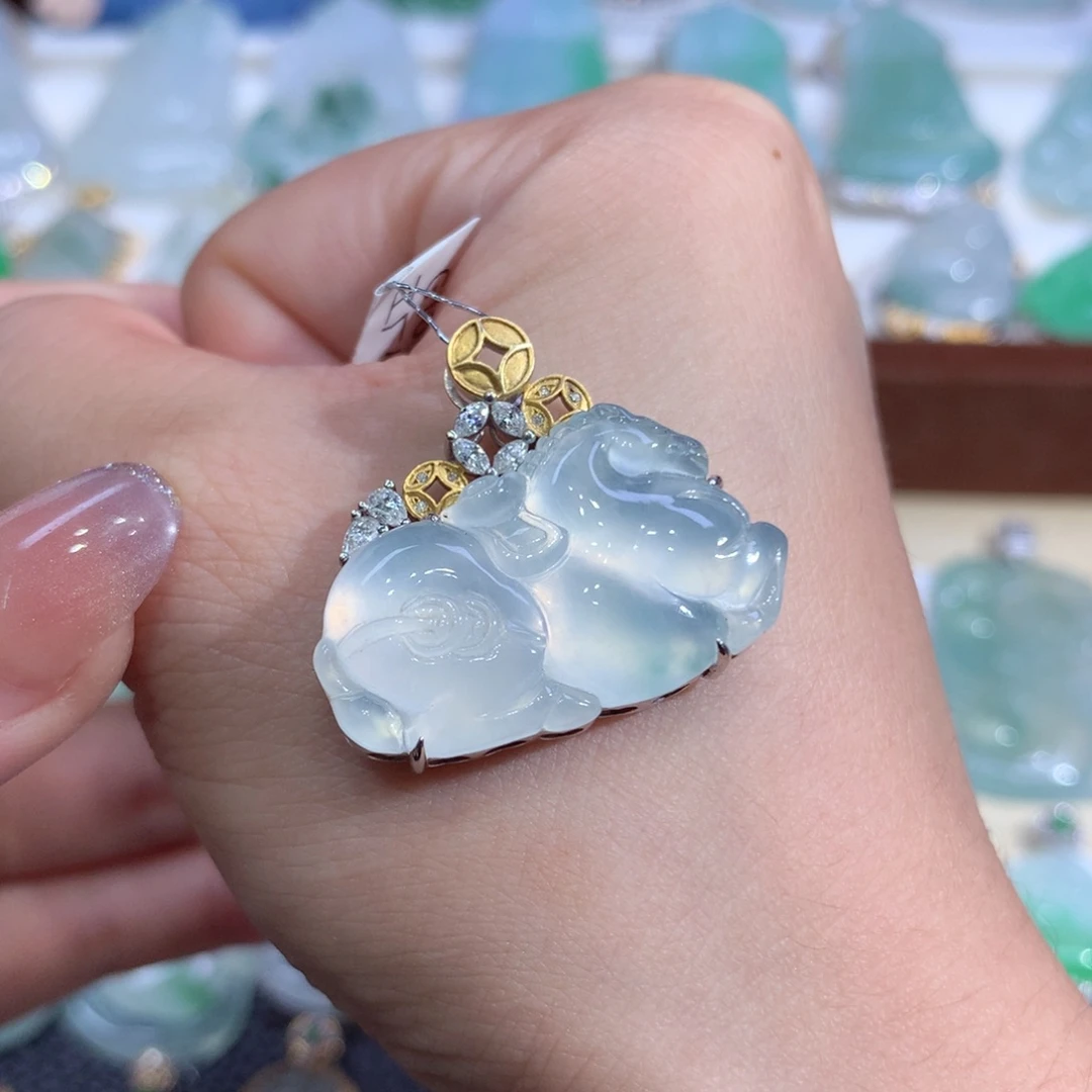 吊坠(不含链)18K金镶嵌翡翠马上有钱（马到成功）