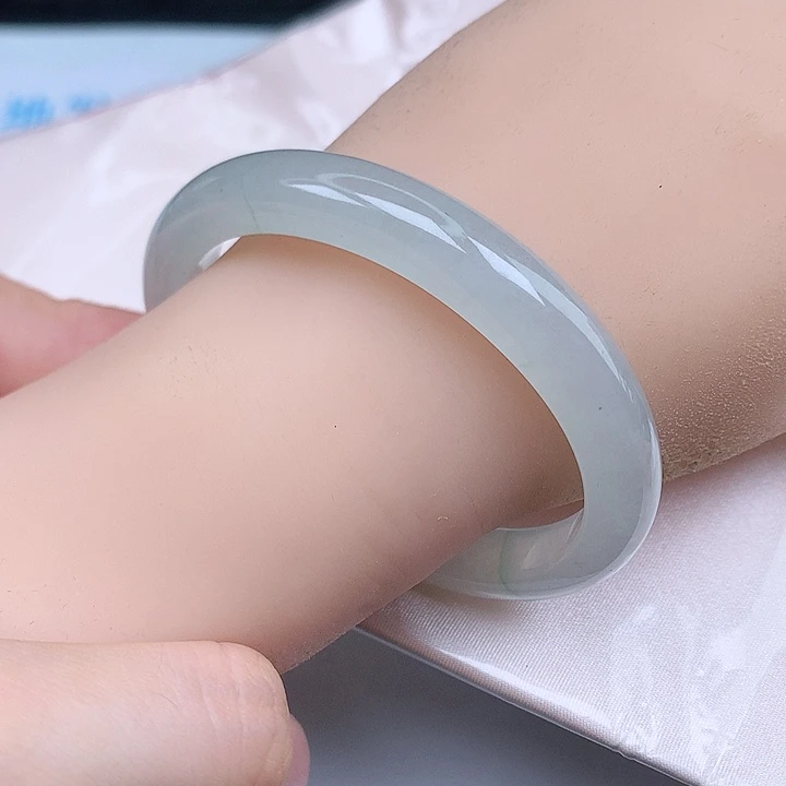 翡翠手镯（贵妃镯）未镶嵌天然