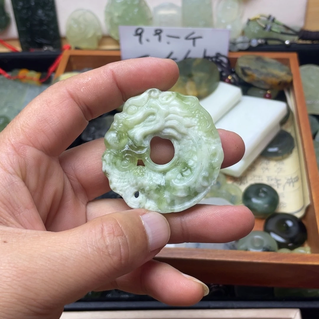 未镶嵌蛇纹石玉颈饰