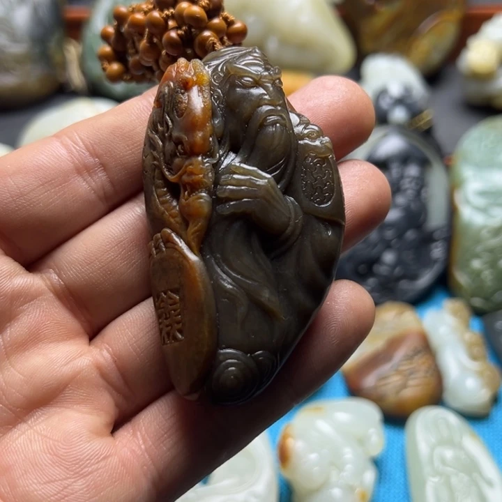 和田玉（糖玉）未镶嵌颈饰关公