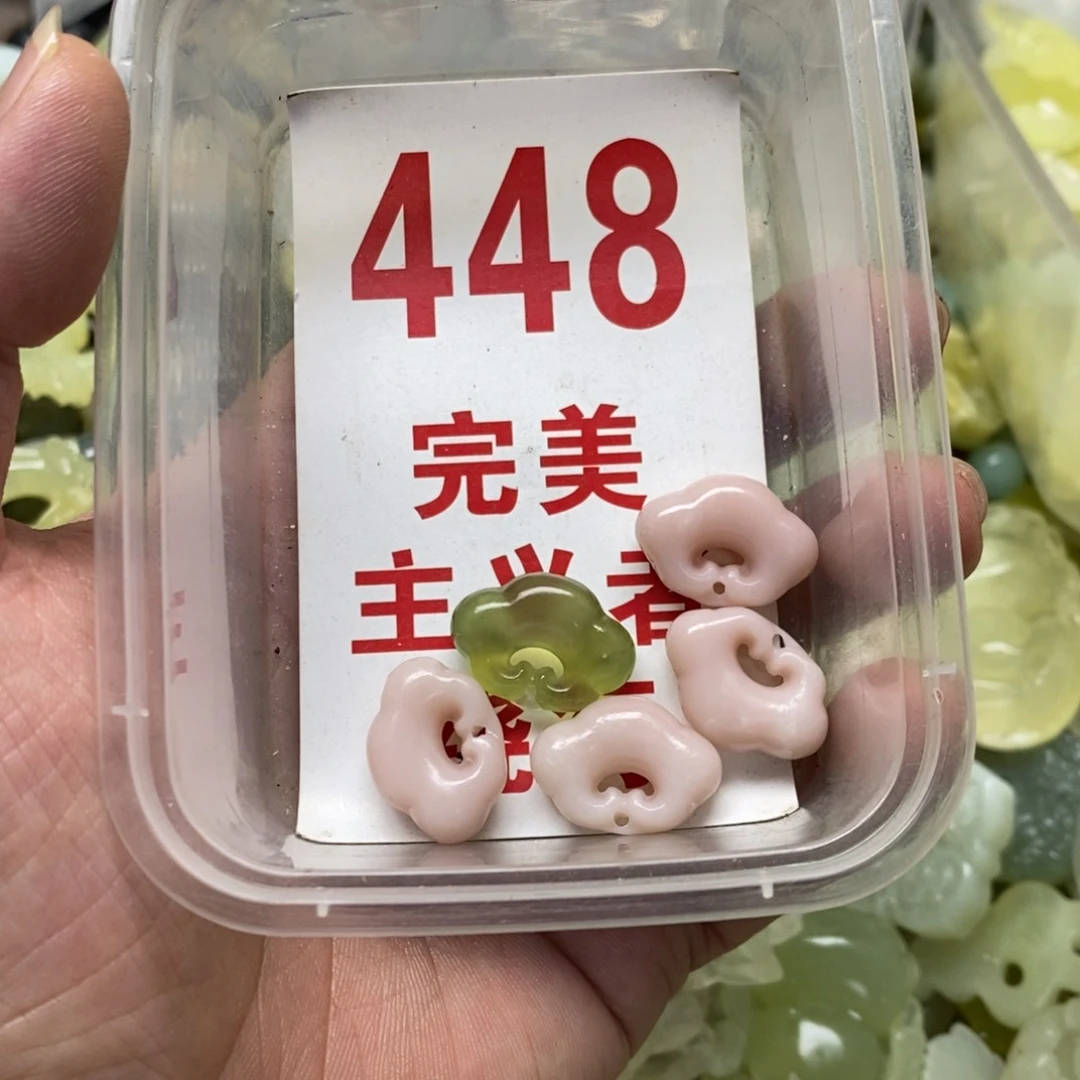 蛇纹石玉挂坠未镶嵌