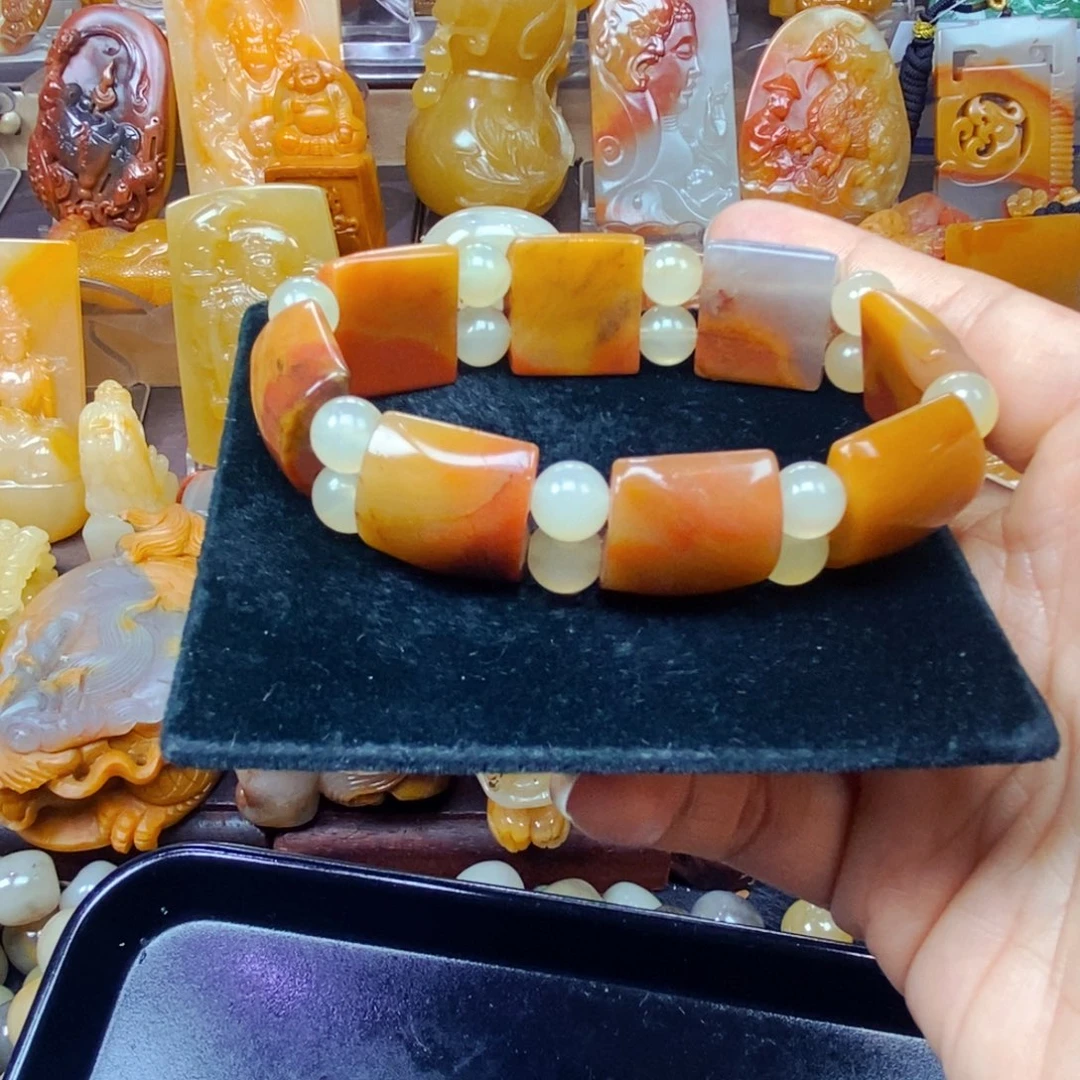 石英质玉（黄龙玉）未镶嵌颈饰