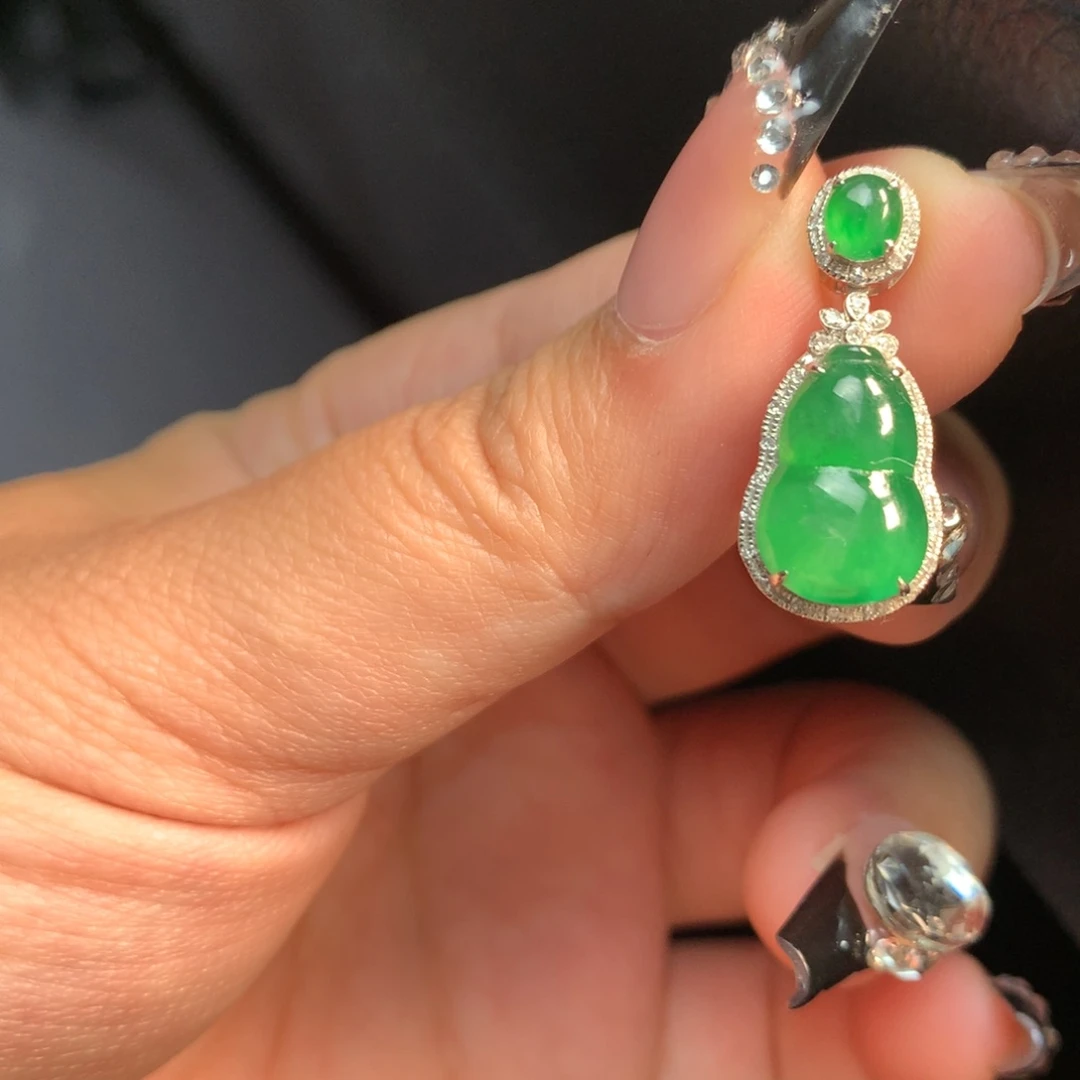 翡翠18K金镶嵌颈饰翡翠