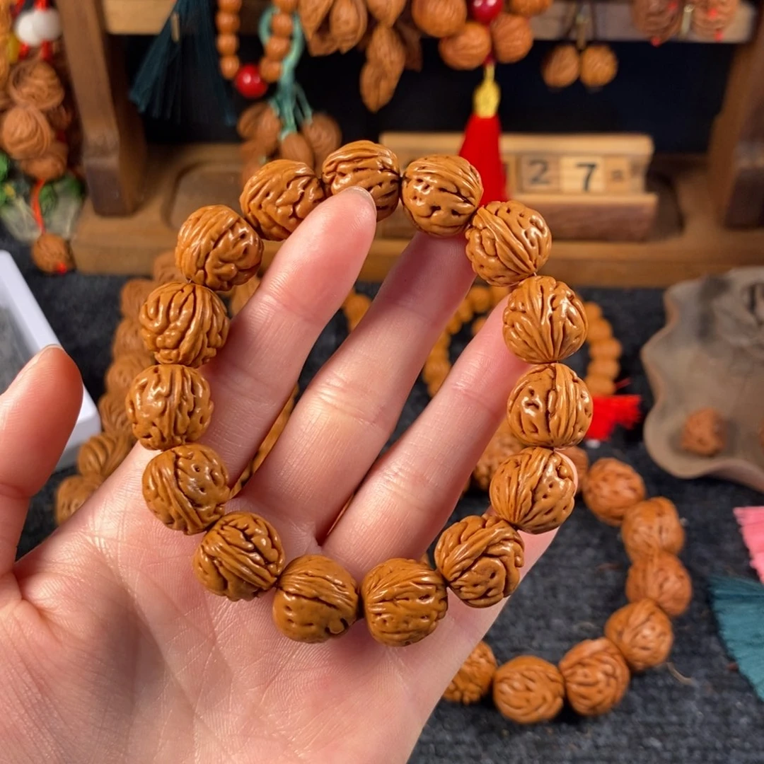 吊坠桃核锅****葱桃枭手串