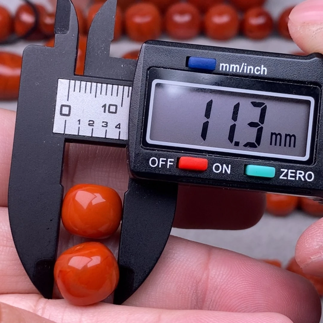 南红玛瑙未镶嵌配饰有瑕疵