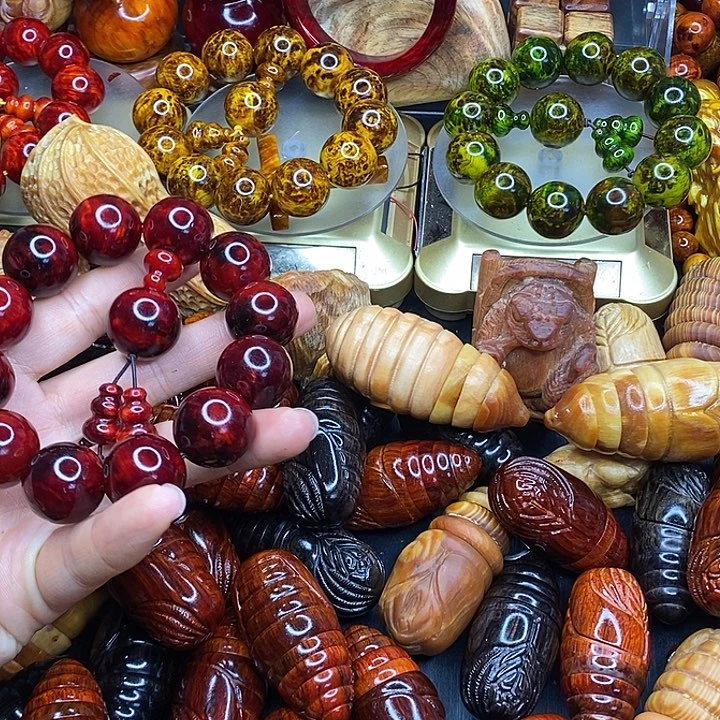 松木琥珀木文玩把件