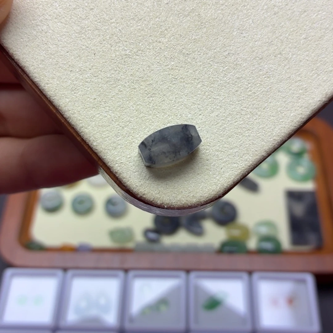 翡翠散珠黑冰乌鸡异形切割珠