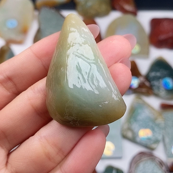 颈饰未镶嵌翡翠天然