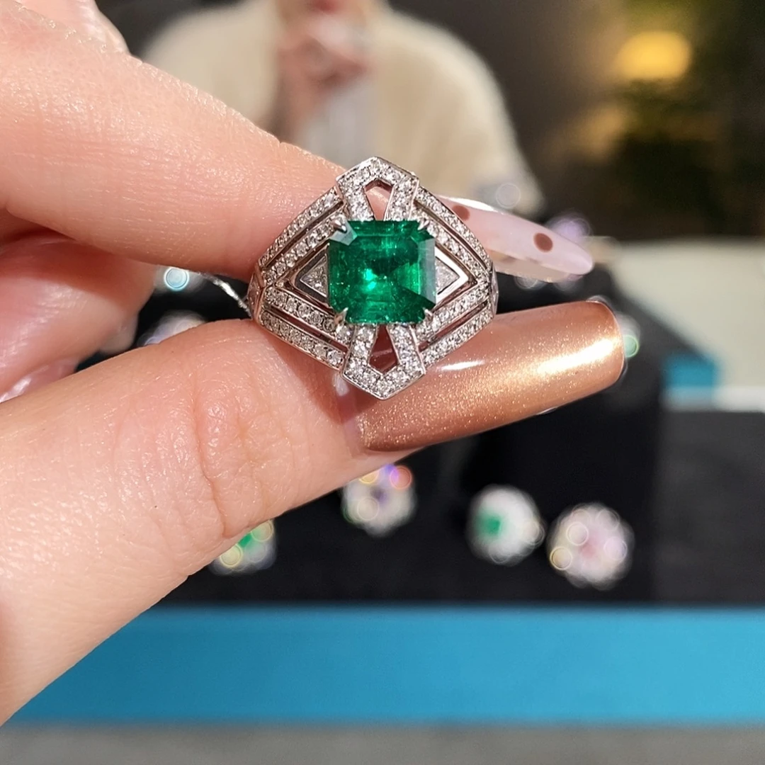 18K金镶嵌戒指祖母绿1.98ct微油vvg吉尔德