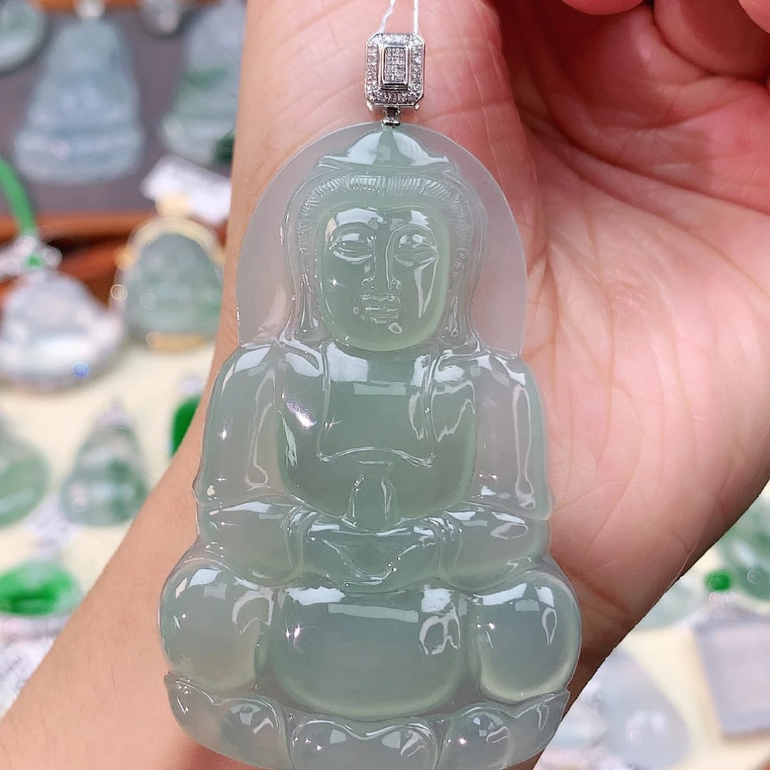 颈饰18K金镶嵌翡翠观音