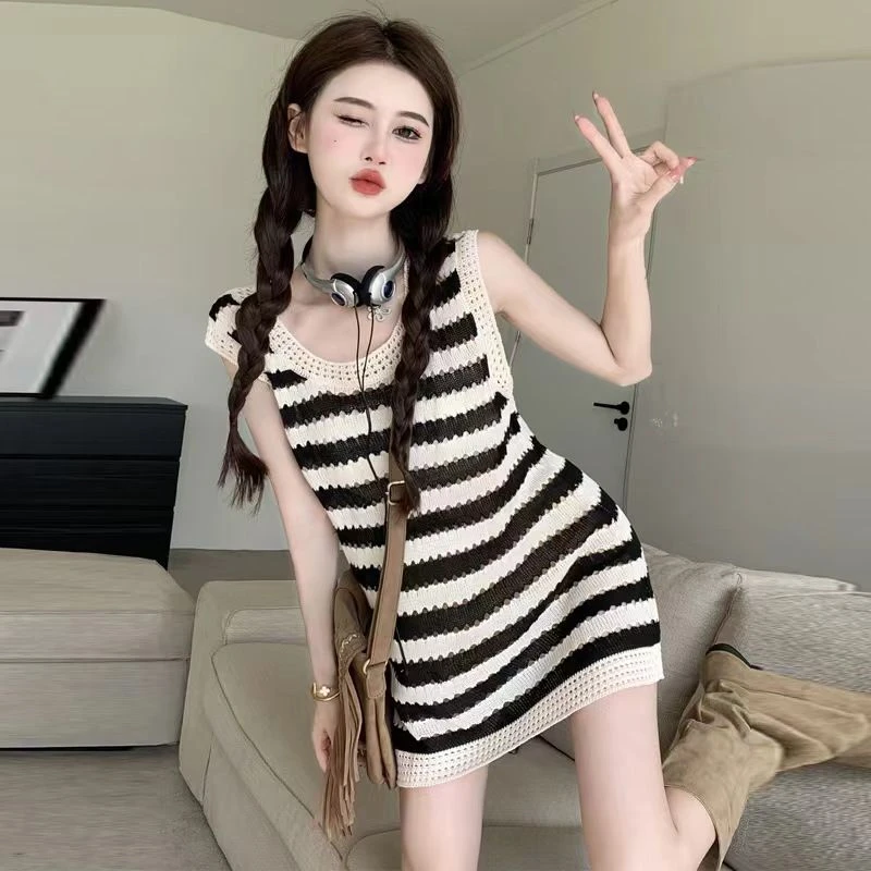 2025年新款女装叠穿高级感针织背心裙宽肩带显瘦无袖条纹连衣裙女
