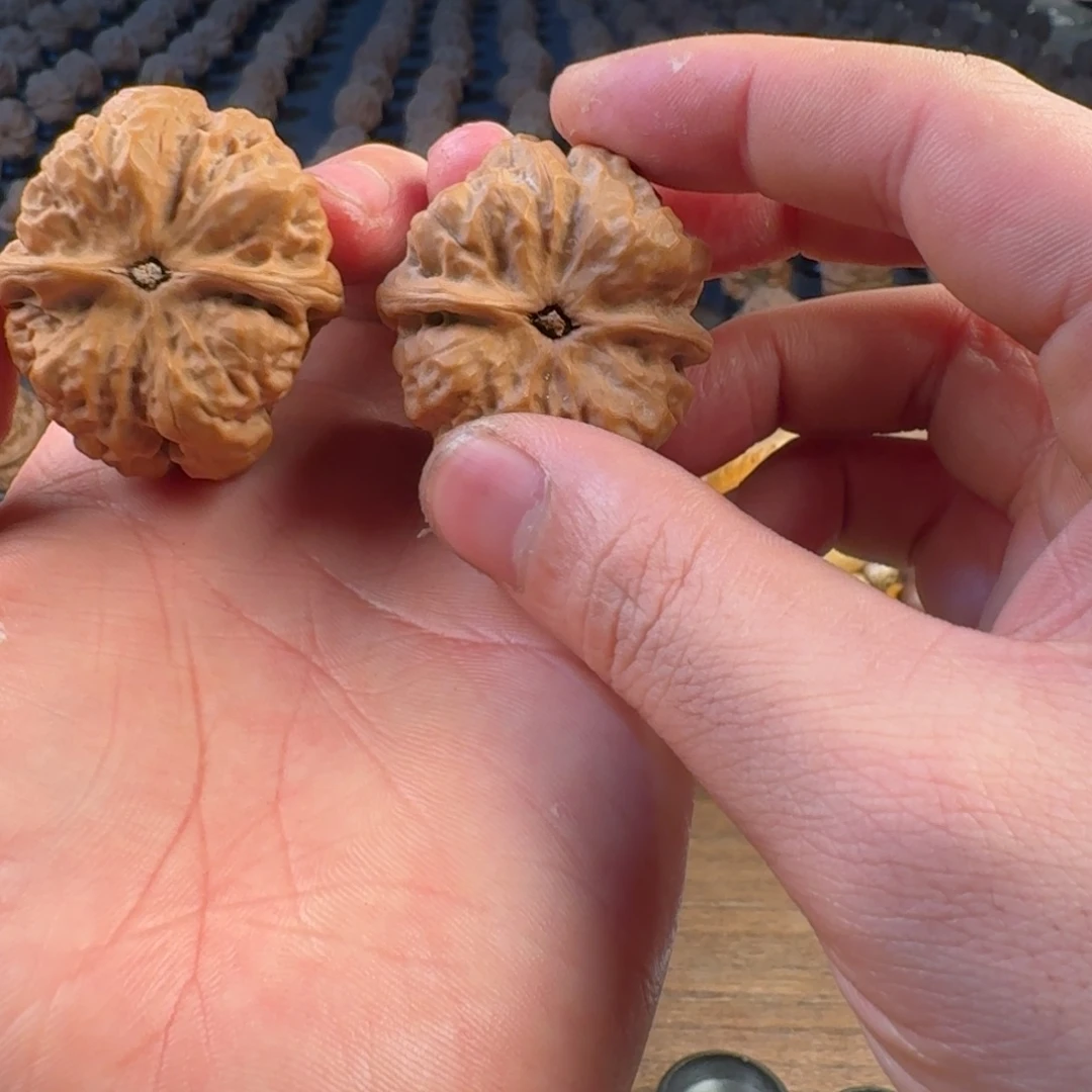 不***财吊坠文玩核桃蛤蟆的眼睛是真的