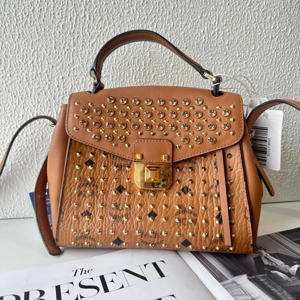 95新 MCM XM/干邑色kelly洛世奇水钻斜跨手提包 /SD12718065