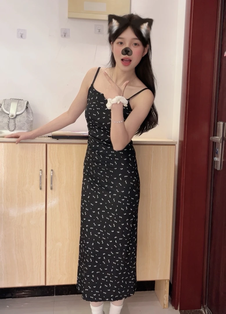 温柔风气质碎花针织连衣裙子2025新款女装夏季小个子法式吊带长裙