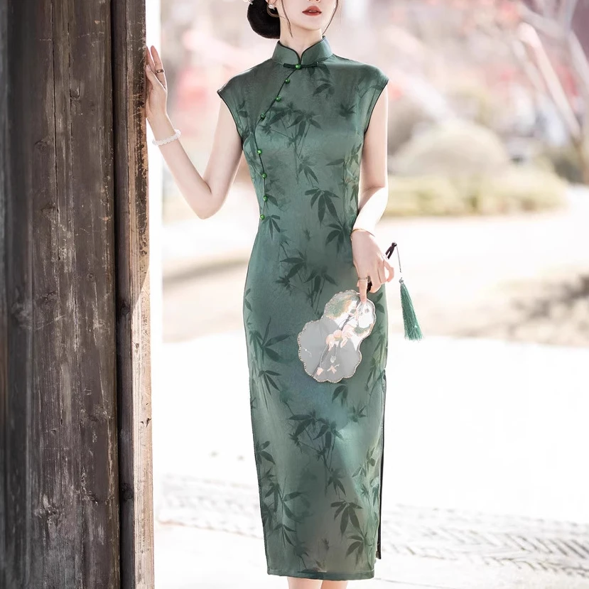 2025绿色旗袍春季新款改良国风优雅气质印花日常可穿少女时尚显瘦