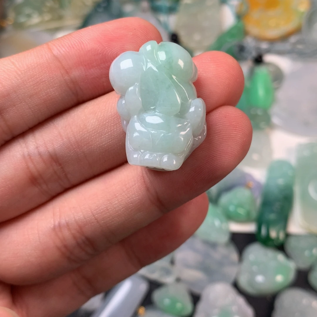 翡翠挂件未镶嵌貔貅