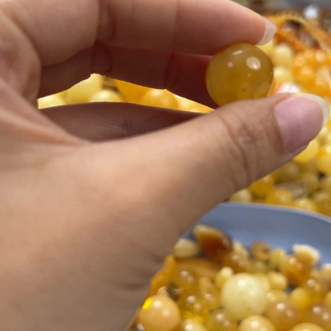 未镶嵌琥珀珠宝奇石