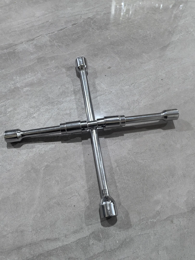 多功能折叠十字套筒扳手汽车换胎拆卸耐用通用神器