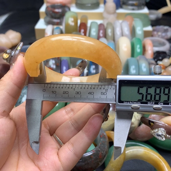未镶嵌手镯石英质玉