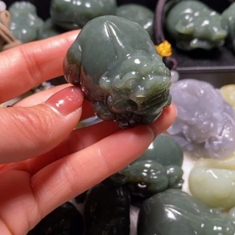 颈饰未镶嵌和田玉（糖玉）