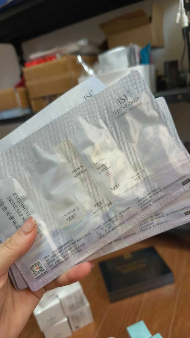 TST 冰肌如玉四联包（水2ml+乳液2ml+眼霜2ml+面霜2ml