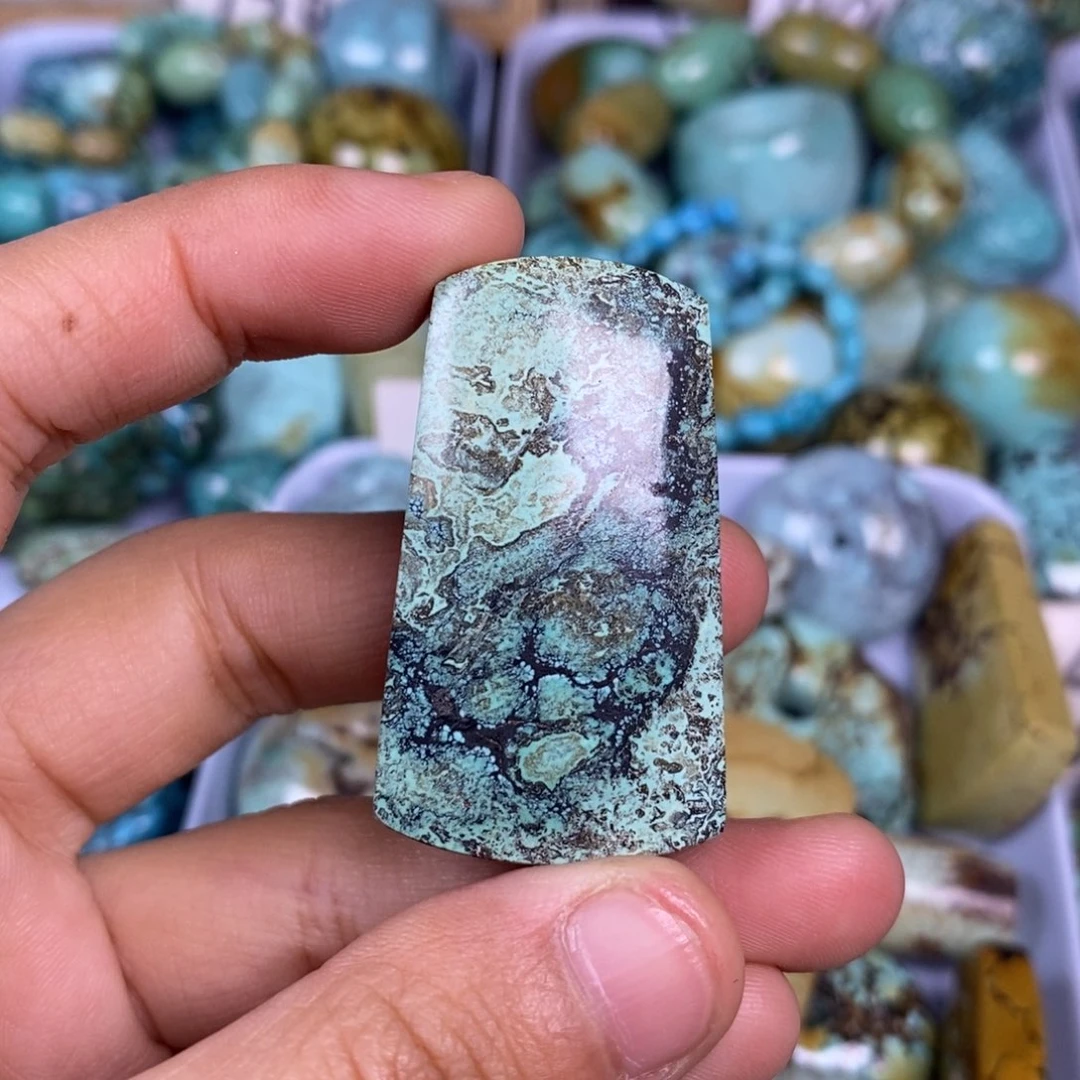 绿松石未镶嵌颈饰