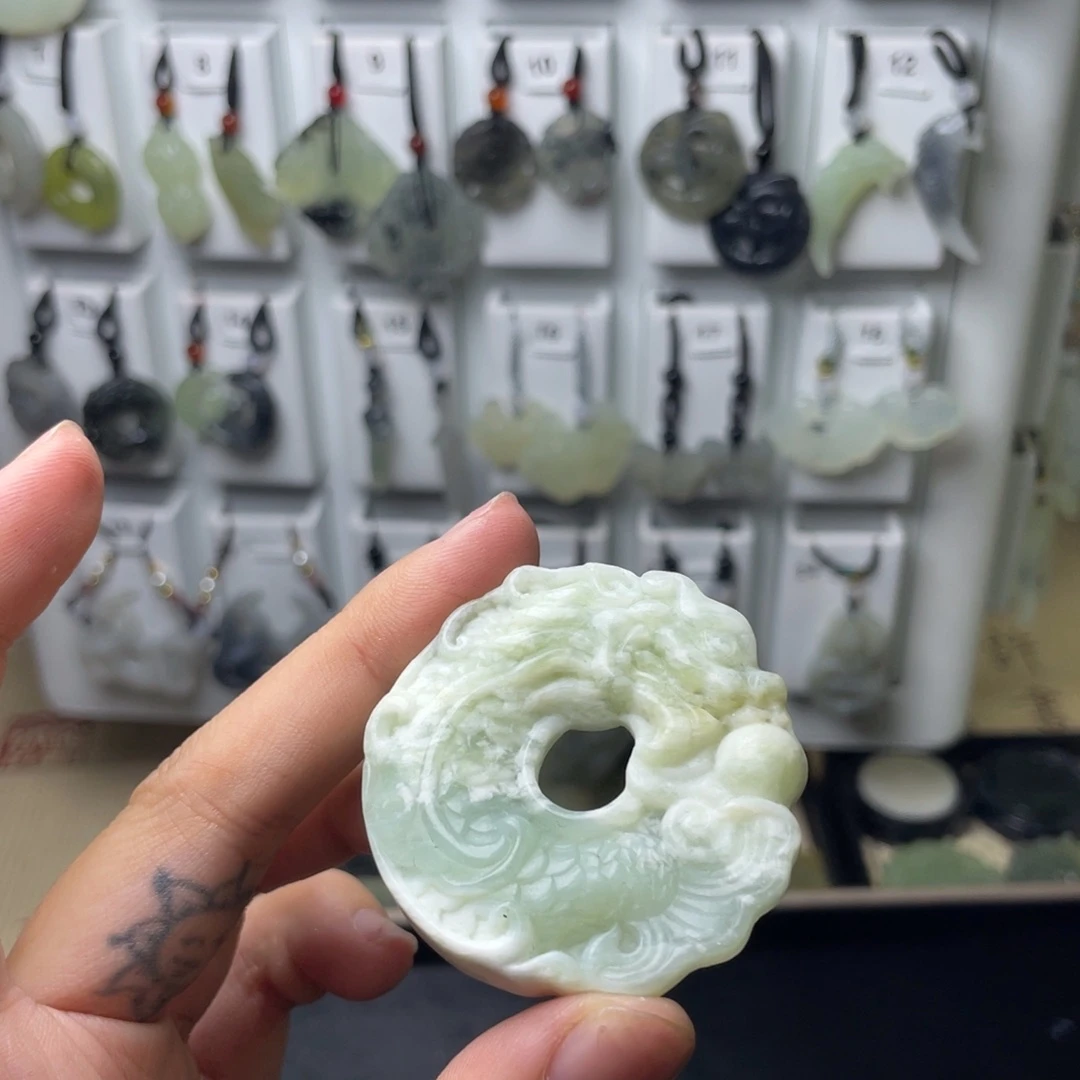 岫玉颈饰未镶嵌秋**_龙扣