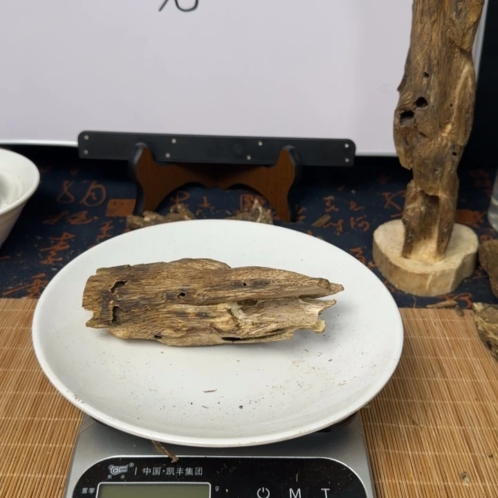 Z***g沉香沉香碎屑绿棋楠68