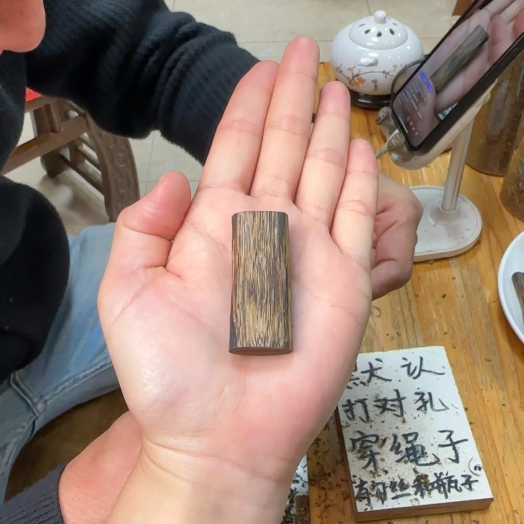 沉香吊坠素牌白奇