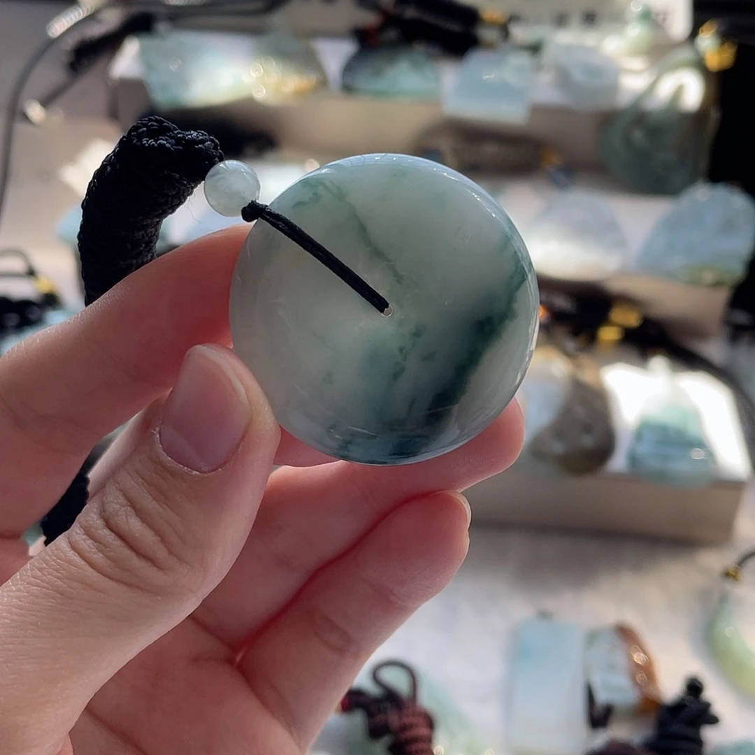 大****翡翠未镶嵌颈饰平安扣