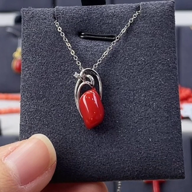 天然宝石红珊瑚吊坠