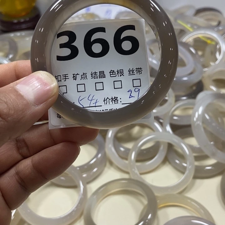 喜***喜玛瑙/玉髓手镯未镶嵌