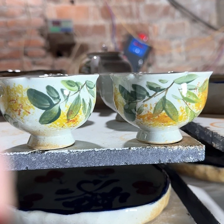 景德镇陶瓷手工手绘花口杯  两个