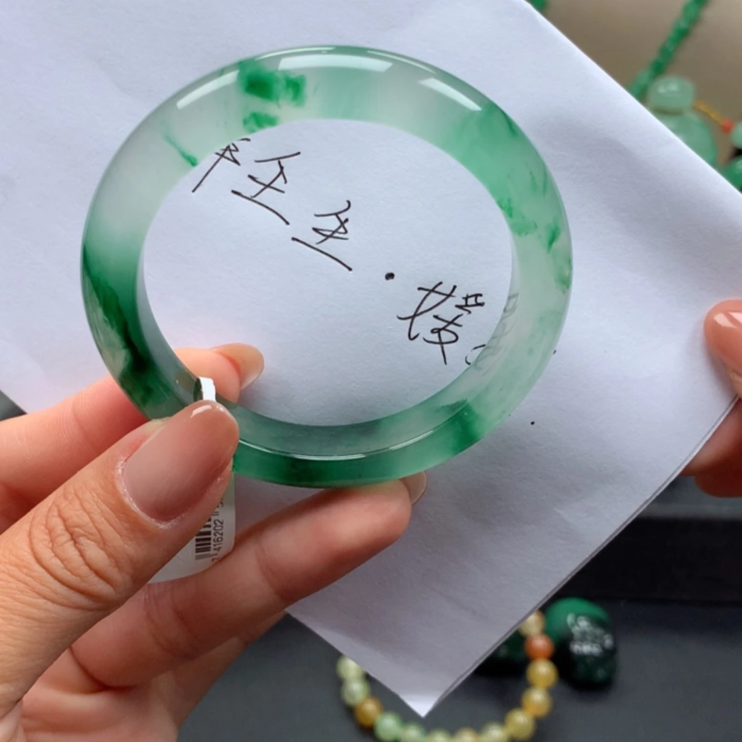 【闪购商品】未镶嵌手镯石英质玉