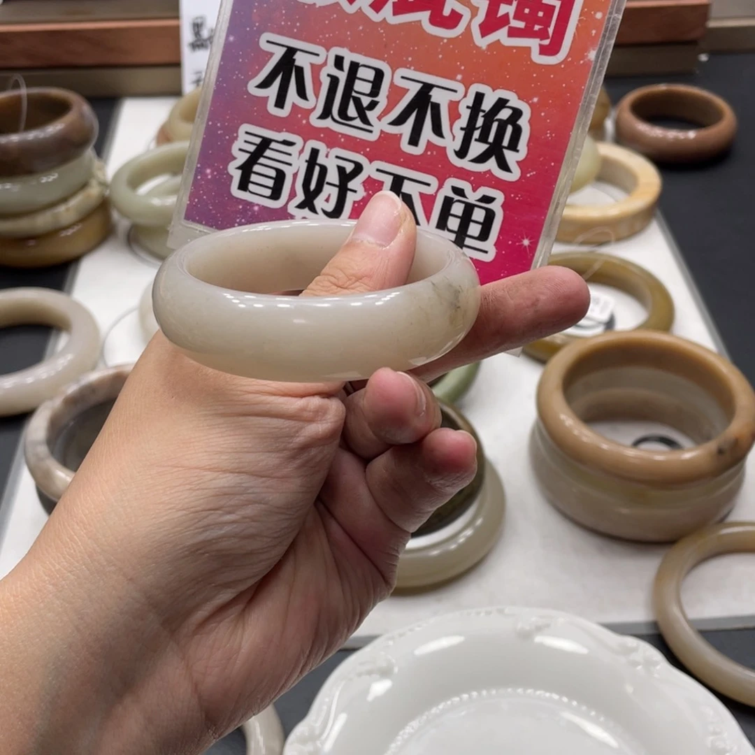 矜***言石英质玉手镯未镶嵌