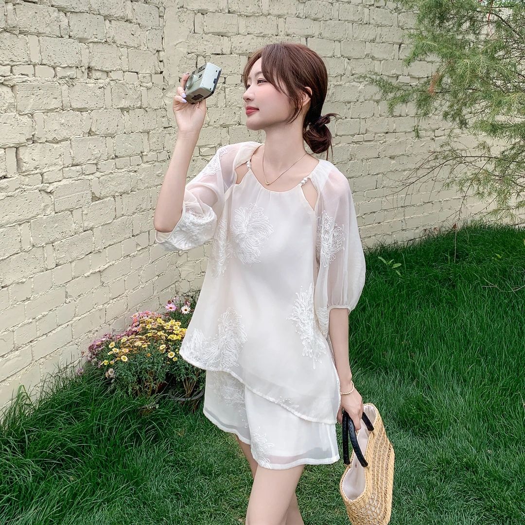 新中式国风刺绣套装女夏季ootd穿搭设计感短袖上衣阔腿短裤两件套