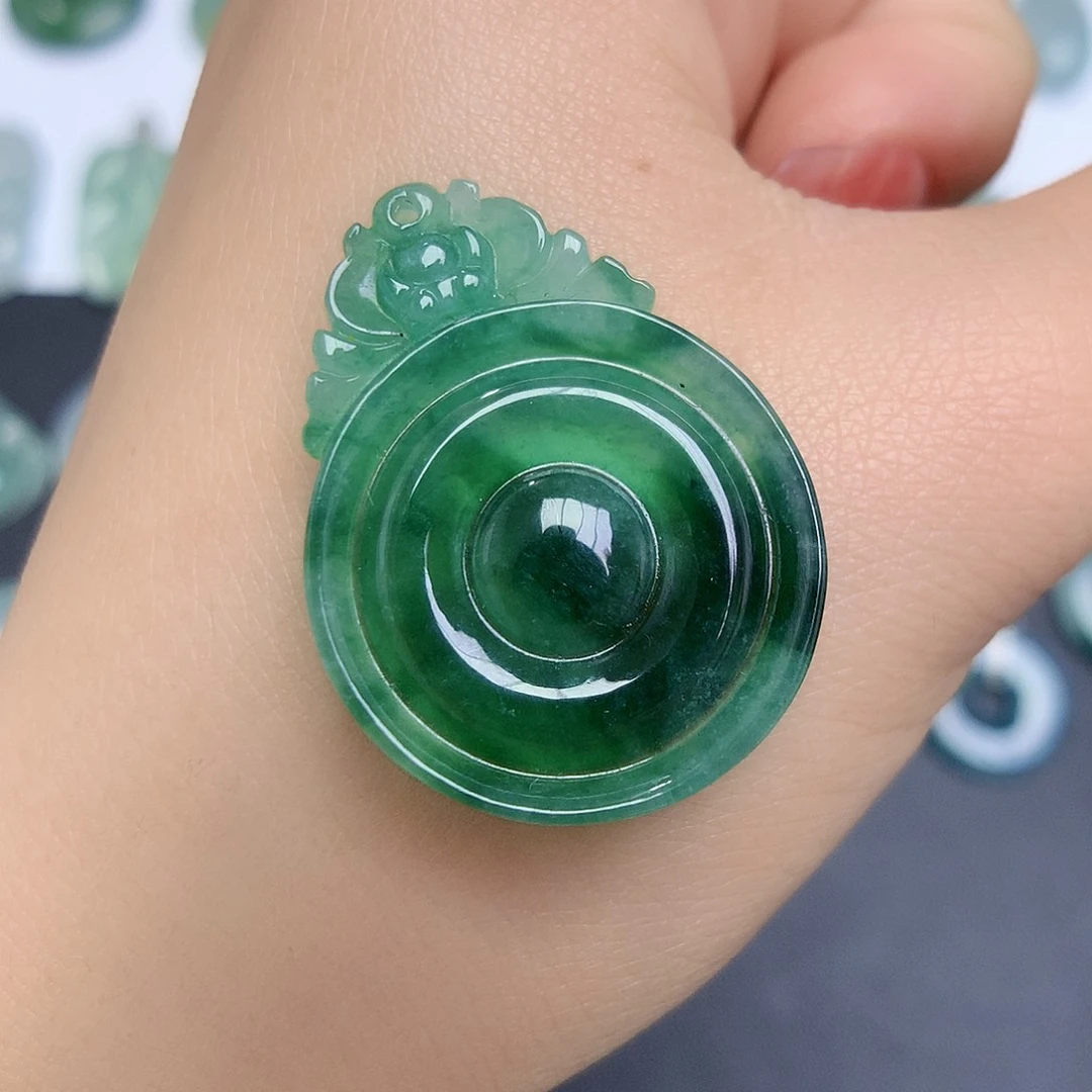 翡翠颈饰未镶嵌福贝