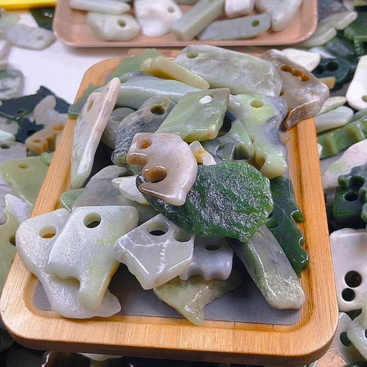用***2和田玉（糖玉）未镶嵌挂件