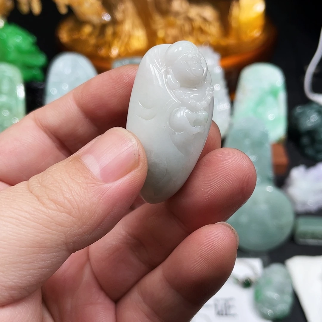 翡翠未镶嵌颈饰布袋佛