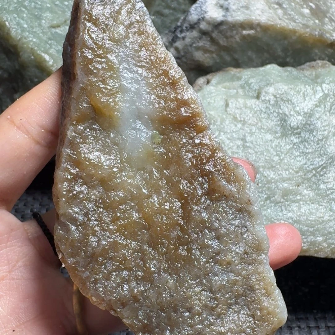 和田玉（糖玉）未镶嵌颈饰