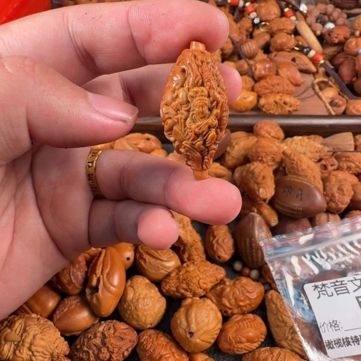 吊坠橄榄核B158美女