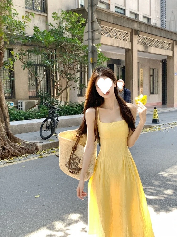 法式小个子吊带显瘦连衣裙女装夏季新款收腰气质长裙海边度假裙