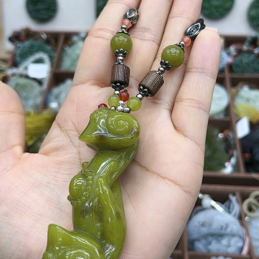 【闪购商品】蛇纹石玉未镶嵌颈饰