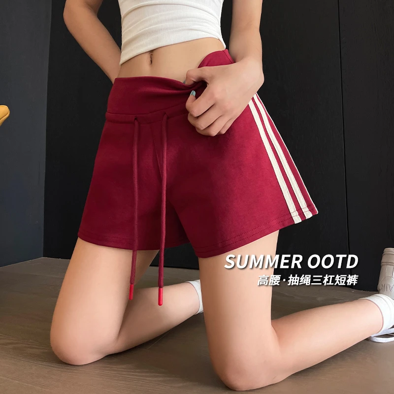 红色美式复古运动短裤女夏季薄款高腰修身显瘦小个子a字条纹热裤