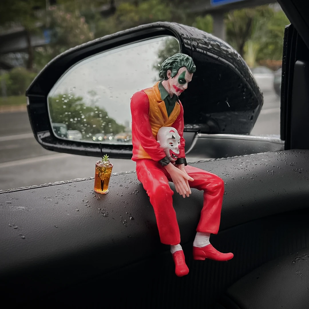 哥谭小丑2025新款男人帅气车内饰品摆件高级感中控台小丑摆件