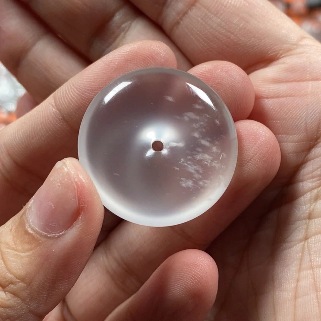 丛***东石英质玉未镶嵌颈饰扣子