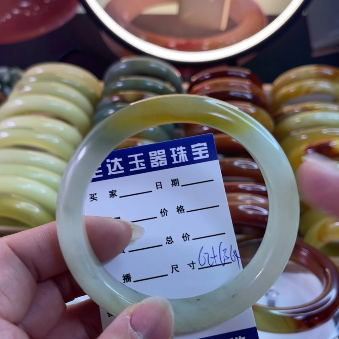 蛇纹石玉手镯未镶嵌小*女