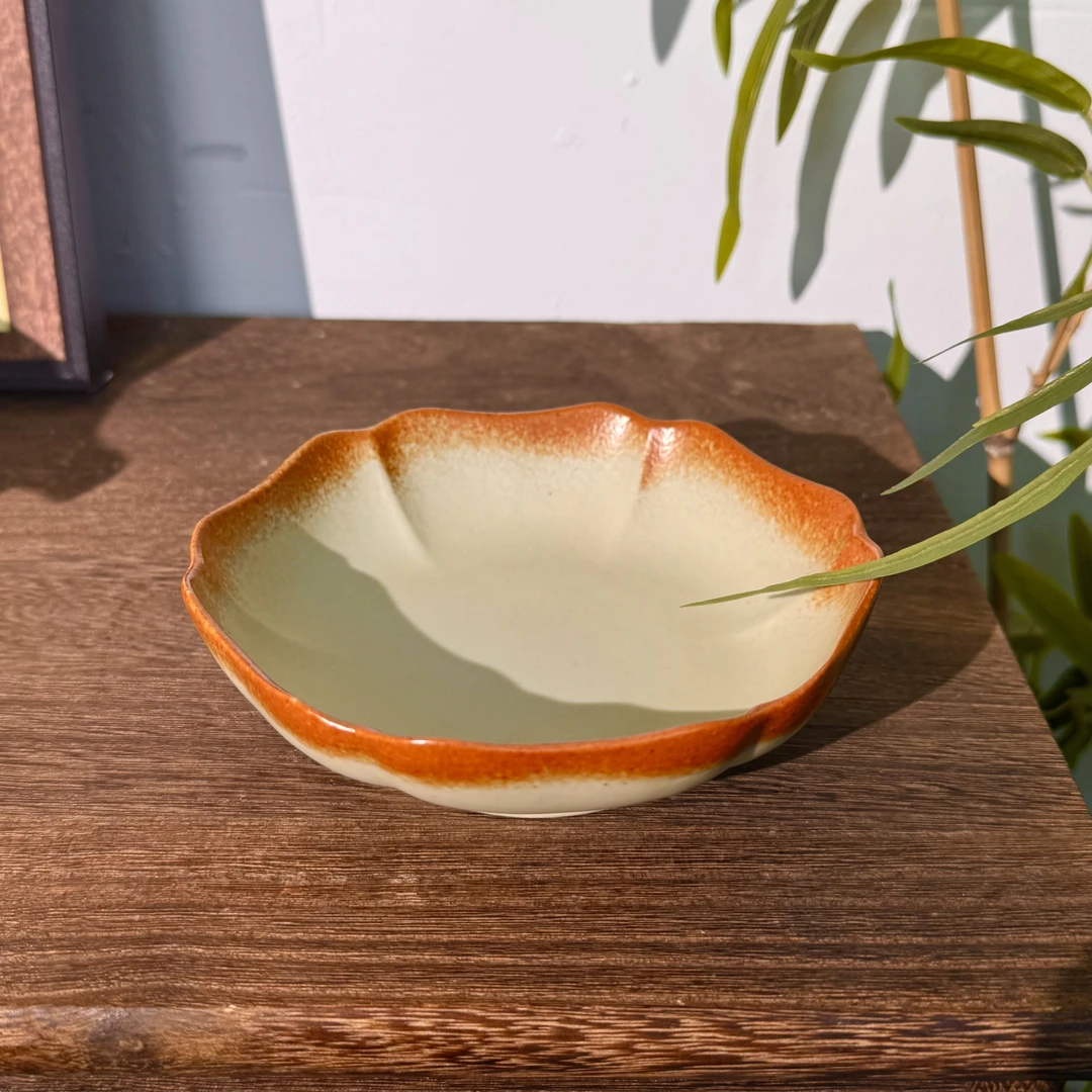 高颜值粗陶花瓣碟