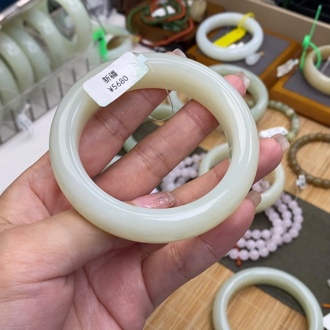 未镶嵌手镯和田玉伊***