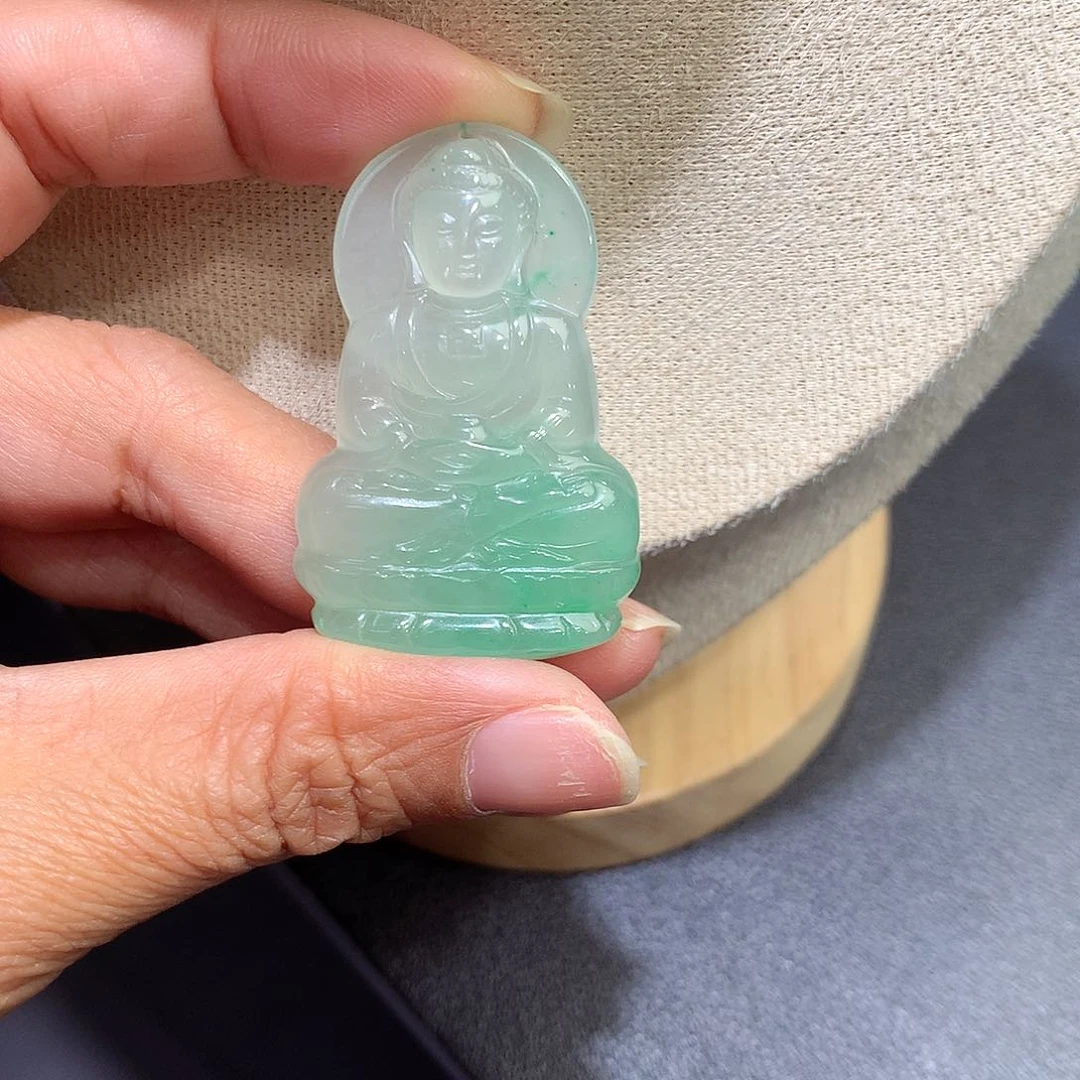 颈饰未镶嵌石英质玉（非洲翠）